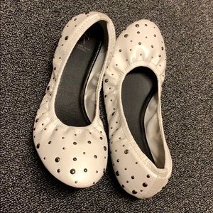 Simply Vera Wang memory foam flats.